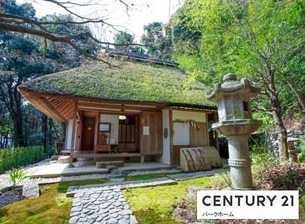 幻住庵まで1988m、【定休日】月曜日・木曜日【営業時間】 火曜日・水曜日・金曜日・土曜日・日曜日　9時30分～16時30分