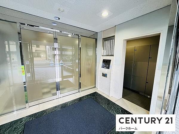 【エントランス】オートロック付で防犯面もばっちり！