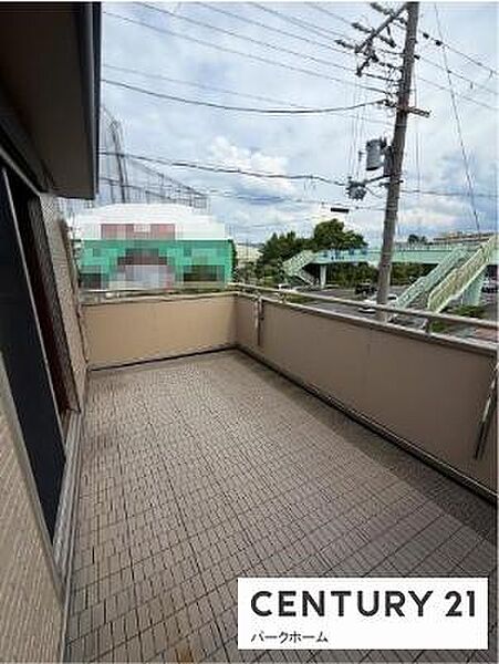 広々したバルコニーで洗濯物も楽ちん！