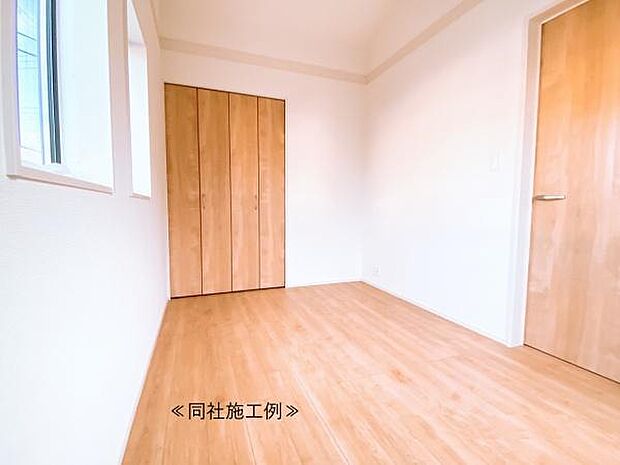 【洋室】各居室に収納完備!