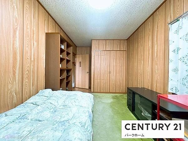 【洋室】収納があり寝室としても洋室としても利用可能です。