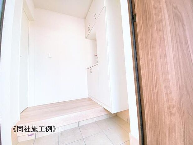 散らかりがちな玄関もスッキリ玄関収納付