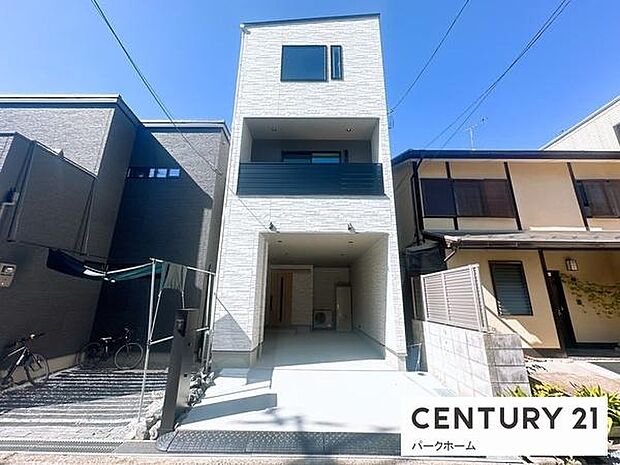 都心型3階建てのスタイリッシュ外観