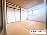 和室：【和室】子どもの遊び場・お昼寝スペースとしてもお使いいただけます！リビングにいる間、お子さんの様子を見守れるので安心ですね！