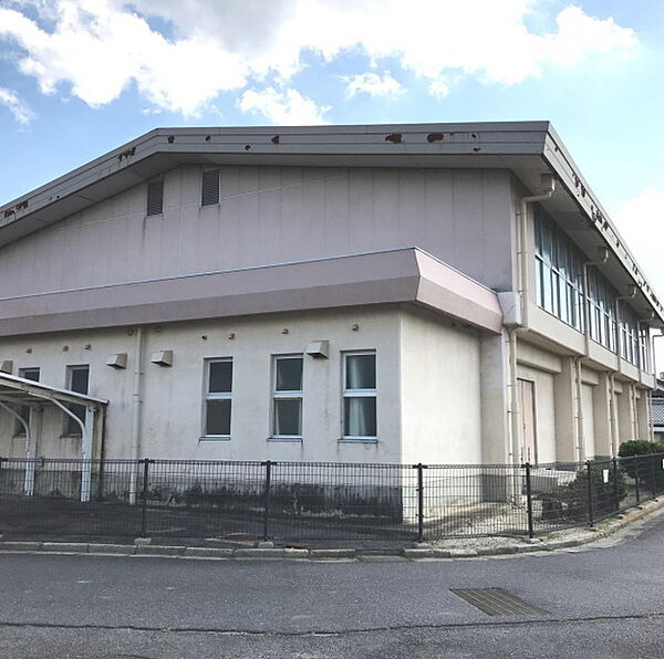 田上市民体育館まで5328m、【利用時間】9時00分から21時00分【対応スポーツ】バレーボール、卓球、バドミントン  駐車場 有 15台