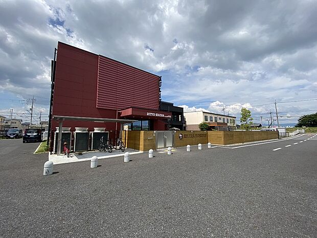 栗東くじら保育園まで810m、対象:0歳2カ月から就学前までのお子様保育時間:(月~金曜日)7:00~19:00(土曜日)7:00~18:00