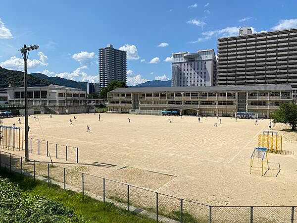 大津市立逢坂小学校まで160m