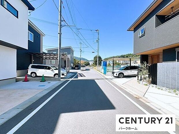 新築が建ち並ぶきれいな分譲地。将来の資産性にも期待できます。