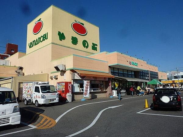 スーパーやまのぶ梅坪店まで559m