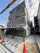 高石駅より徒歩11分 築2年4ヶ月 3階建の賃貸物件