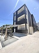 高石駅より徒歩5分 築2年11ヶ月 3階建の賃貸物件