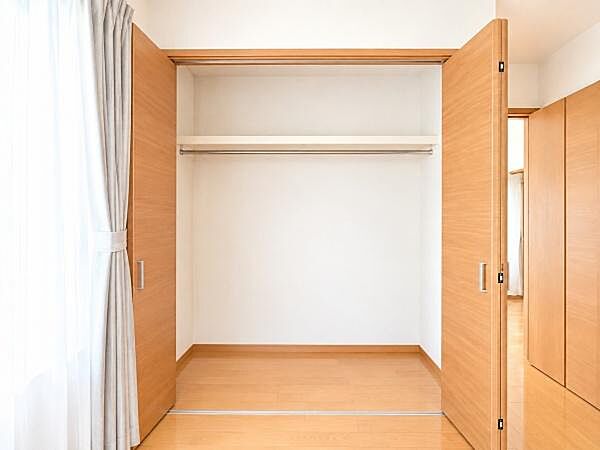 ※画像は家具等を消す加工をしております。各居室に収納を完備。収納があることで、室内の家具の配置を制限しないよう工夫されていま