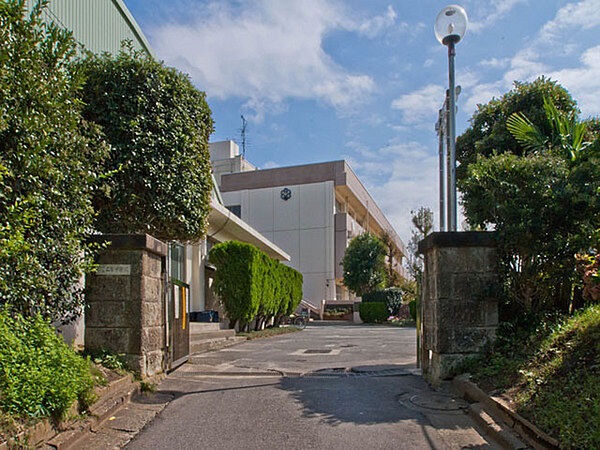 船橋市立二宮中学校まで490m