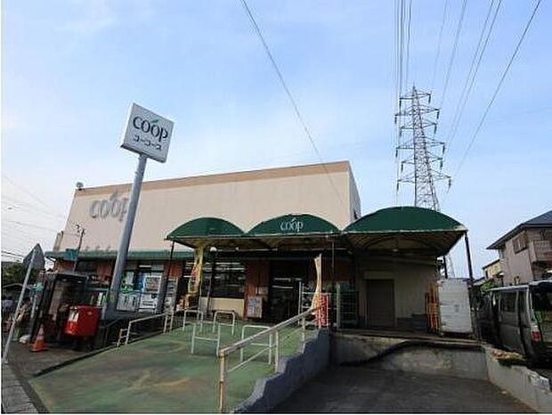 ユーコープ和泉店まで1126m、業種としては生活協同組合です。近くの駅は、下飯田駅です。