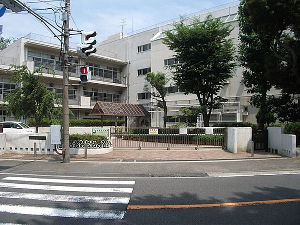 横浜市立北方小学校まで642m、明治6年2月創立　笑顔とやさしさがあふれる小学校