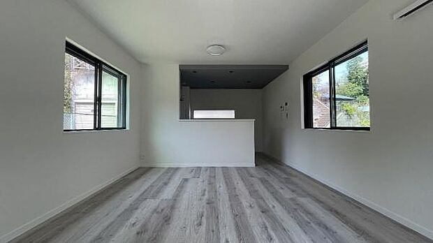 《リビングダイニング》　■ご家族でゆったりとした時間を過ごす場所。