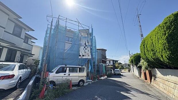 《前面道路》 ■閑静な住宅街の一角
