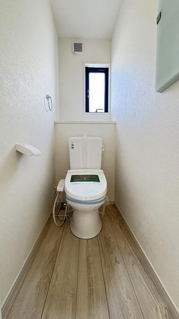 《トイレ》 ■清潔感のある落ち着いたトイレ。