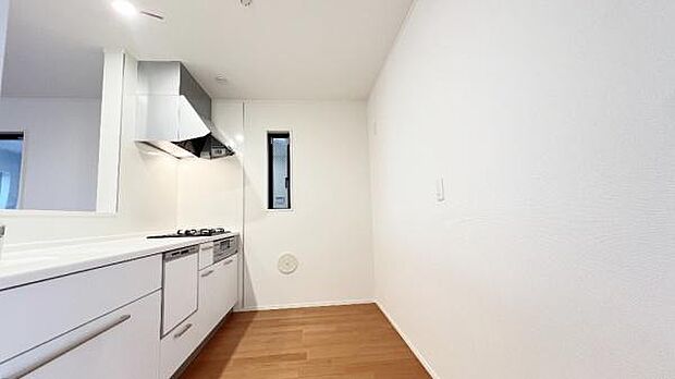 《キッチン》　■使いやすい収納豊富なキッチンです。