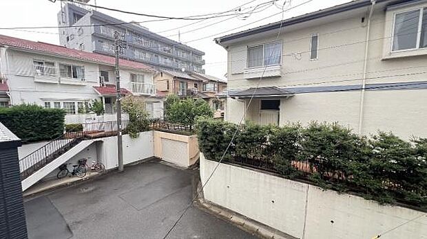 《眺望》　■前面に高い建物がないので開放的で開けた眺望が望めます。