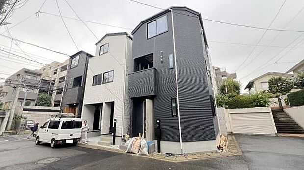 《外観》 ■豊かな光が照らすこの場所は、たわいもない会話を楽しみ、ゆったりとした時間を過ごす場所。家族の日常が刻まれる大切な空間です。