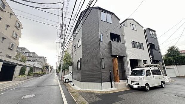 《現地》 ■安心して暮らせそうな住環境です。