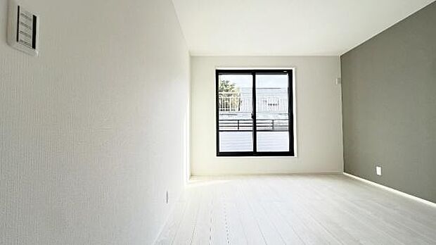 《洋室》　■収納もしっかりとれていて、陽当たりも良く明るい居室。