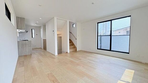 《リビングダイニング》　■ご家族でゆったりとした時間を過ごす場所です。