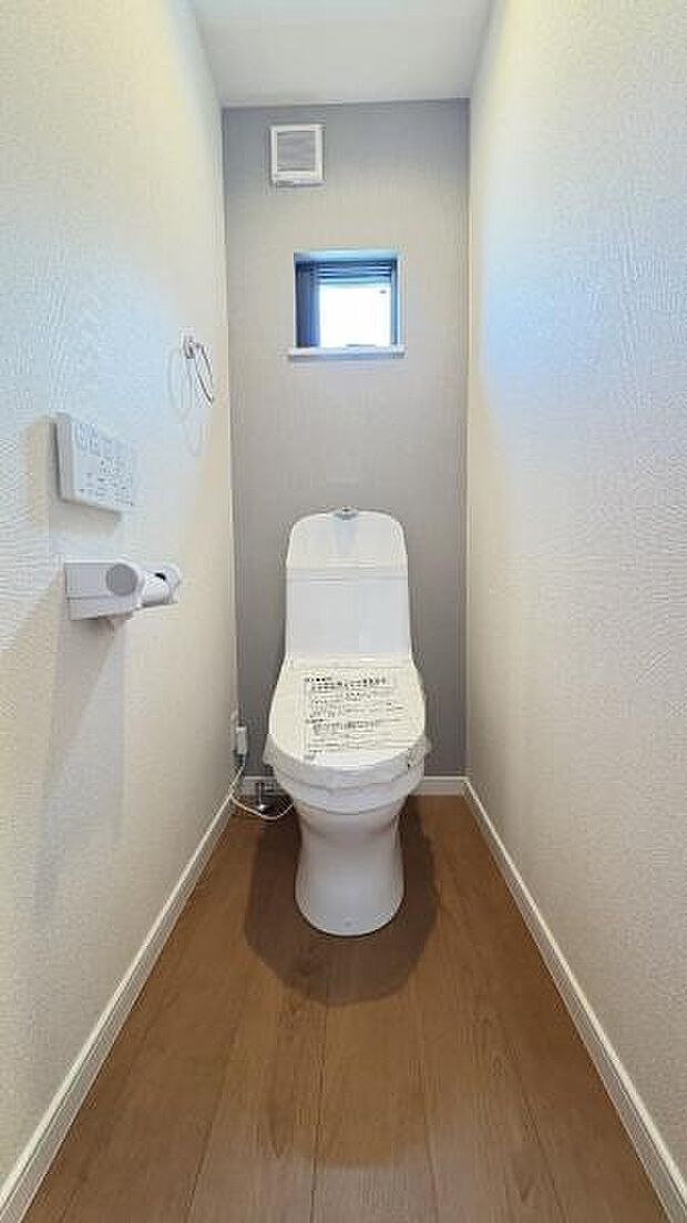 《トイレ》　■清潔感のある落ち着いたトイレ。