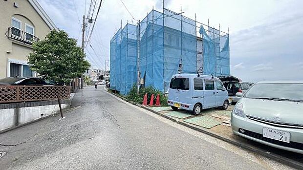 《前面道路》 ■前面道路との高低差はございません。