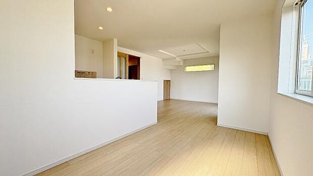 《リビングダイニング》 ■上質な時間を育む暮らしのメインステージ。