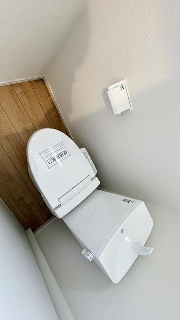 《トイレ》 ■清潔感のある落ち着いたトイレ。