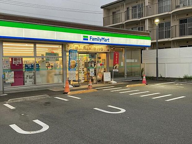 ファミリーマート日限山四丁目店まで524m