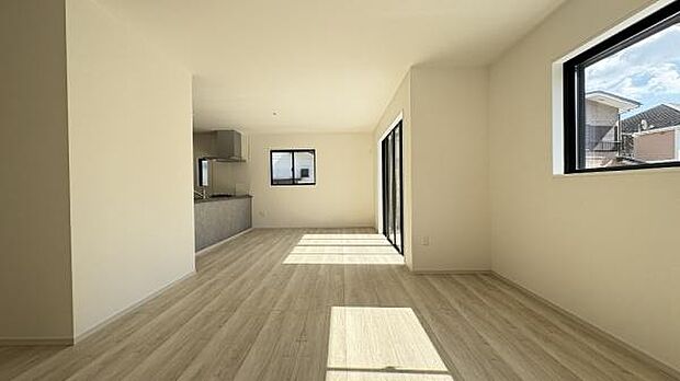 《リビングダイニング》 ■ご家族でゆったりとした時間を過ごす場所です。