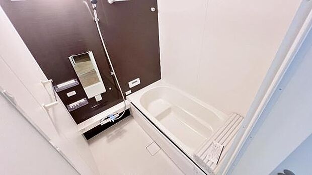 《浴室》 ■体を洗う、温まるだけの場所から心身ともに快適な空間へと進化したバスルーム。一日の疲れが癒される優雅な時間を堪能してください。