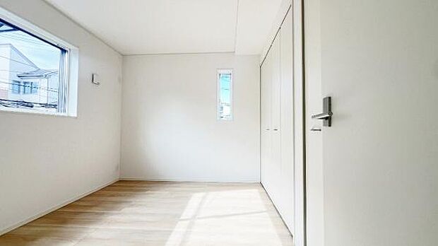 《洋室》 ■明るくスタイリッシュな空間になっています。