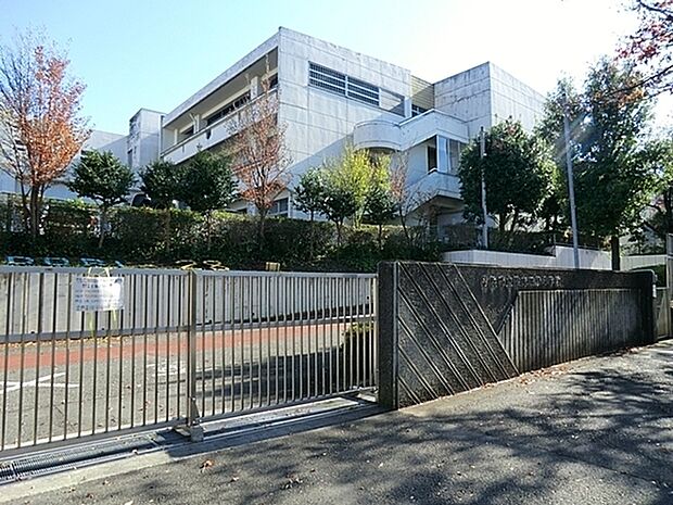横浜市立鴨志田緑小学校まで793m