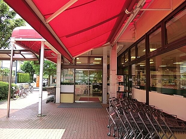 三和鴨志田店まで719m、品ぞろえが豊富。店員さんが親切。他のスーパーには無い美味しいお菓子があって、見つけるのが楽しいです。