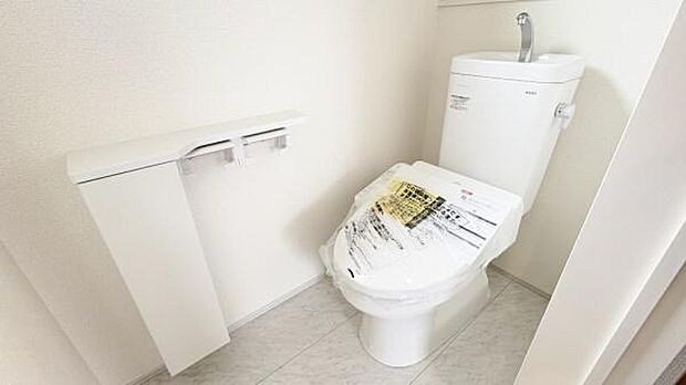 《トイレ》　■清潔感のある落ち着いたトイレ。