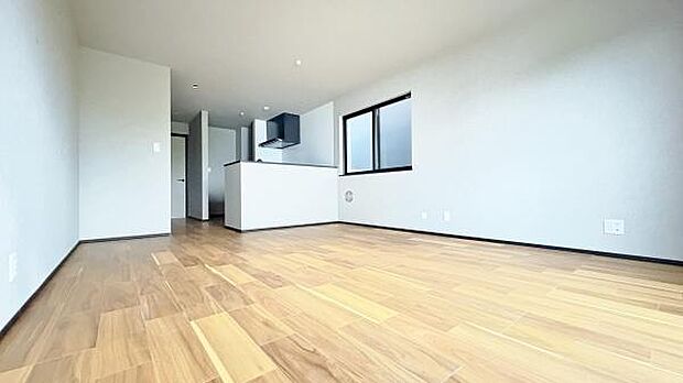 《リビングダイニング》　■上質な時間を育む暮らしのメインステージ。寛ぎとご家族とのコミュニケーションを育む居心地のよい場所。この明るい空間は家族に安らぎを与えて、落ち着いた心地よい空間になるでしょう。