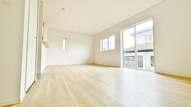 ゆとりを感じさせる上質で明るい空間が、住まう人や訪れる人を心地よく迎え入れてくれます。