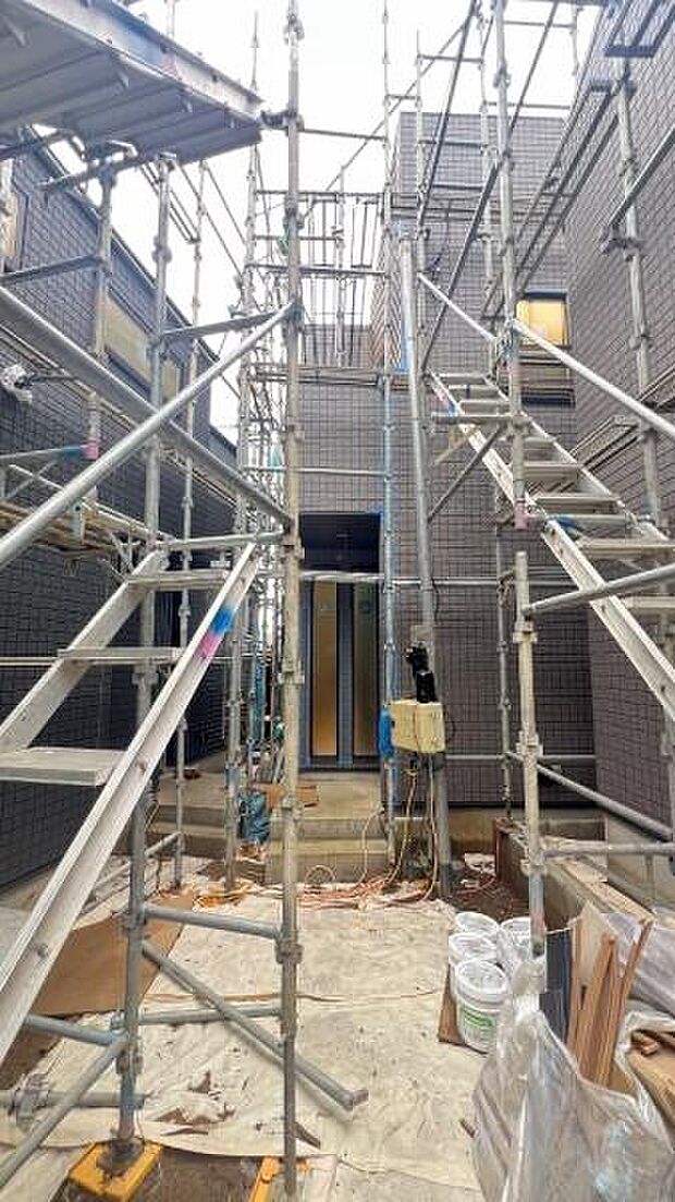 《現地》　■安心して暮らせそうな住環境です。