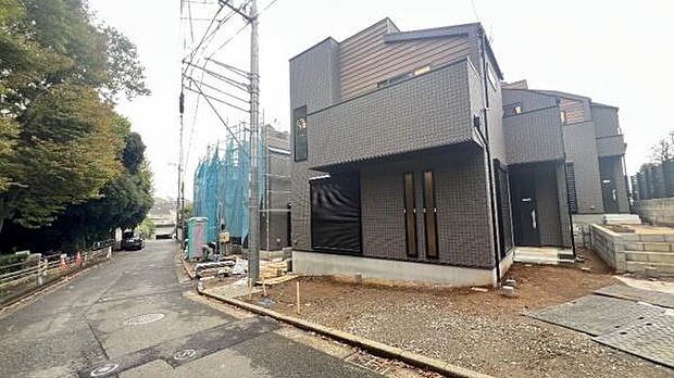 《現地》　■安心して暮らせそうな住環境です。