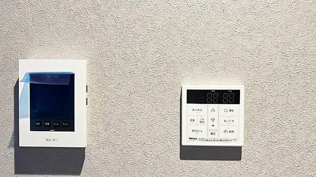 テレビモニター付きインターホンで相手の顔を確認できますので安心ですね。