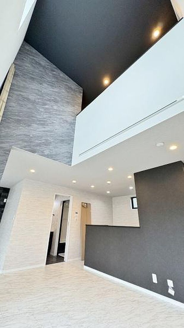 《リビングダイニング》 ■家族が自然と集まって、思い思いにくつろぎ、遊び、語らう、やすらぎの空間。