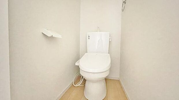 《トイレ》 ■清潔感のある落ち着いたトイレ。