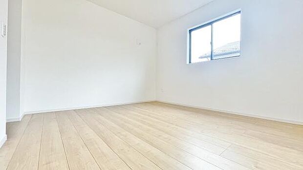 《洋室》　■机とべットを入れても十分な広さ。。お子様の勉強部屋に。。グングンと成績ＵＰの予感が。。