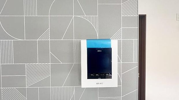 テレビモニター付きインターホンで相手の顔を確認できますので安心ですね。
