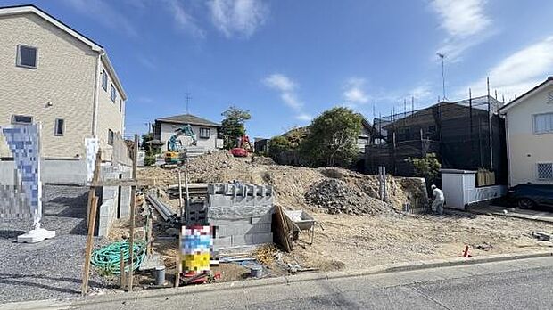 《現地》　■さわやかな風が渡りたっぷり陽光がふりそそぐ立地。