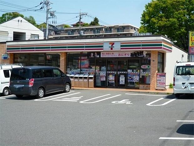 セブンイレブン横浜笹下5丁目店まで808m